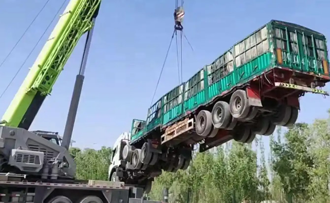 鸡冠区道路脱困救援案例